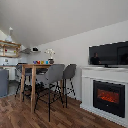 Lina - Stilvolles Dachatelier * אסן